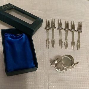 Malaysia Twin Towers Decorative Forks, Gift Set